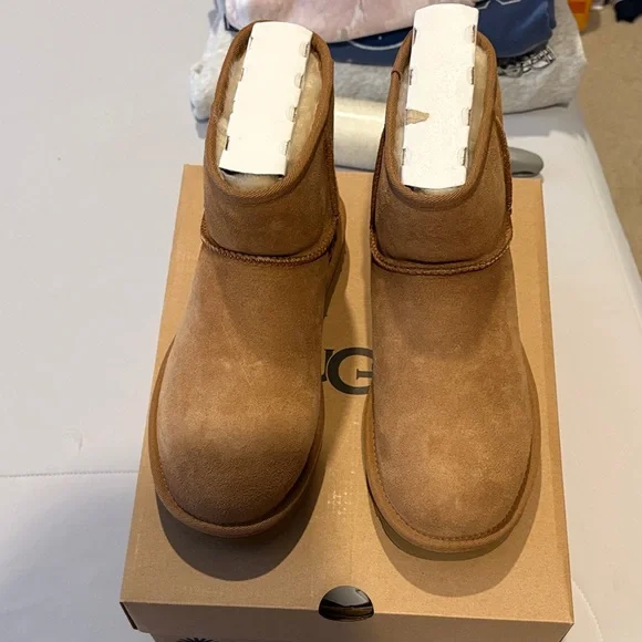 UGG women’s classic mini II boot - chestnut size 7 - new with box! - Picture 4 of 10